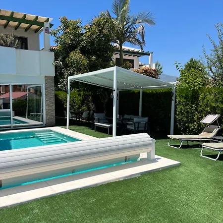 Modern Beachside Townhouse W/ Private Pool *