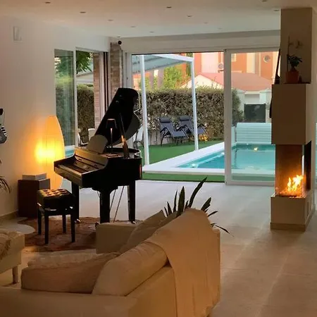 Modern Beachside Townhouse W/ Private Pool *